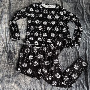 Snowflake Pattern Women’s Pajama Set